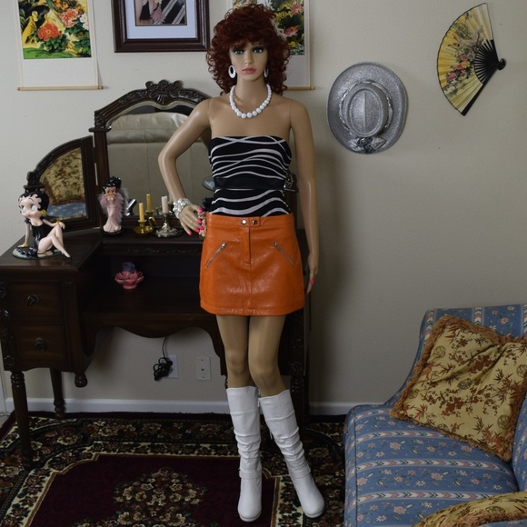 ORANGE SKIRT - Picture 2 of 8